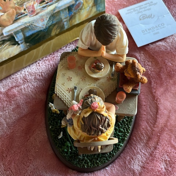 Gorgeous Collectable: Mama Says…Always, Always Say Grace Figurine - Picture 3 of 12